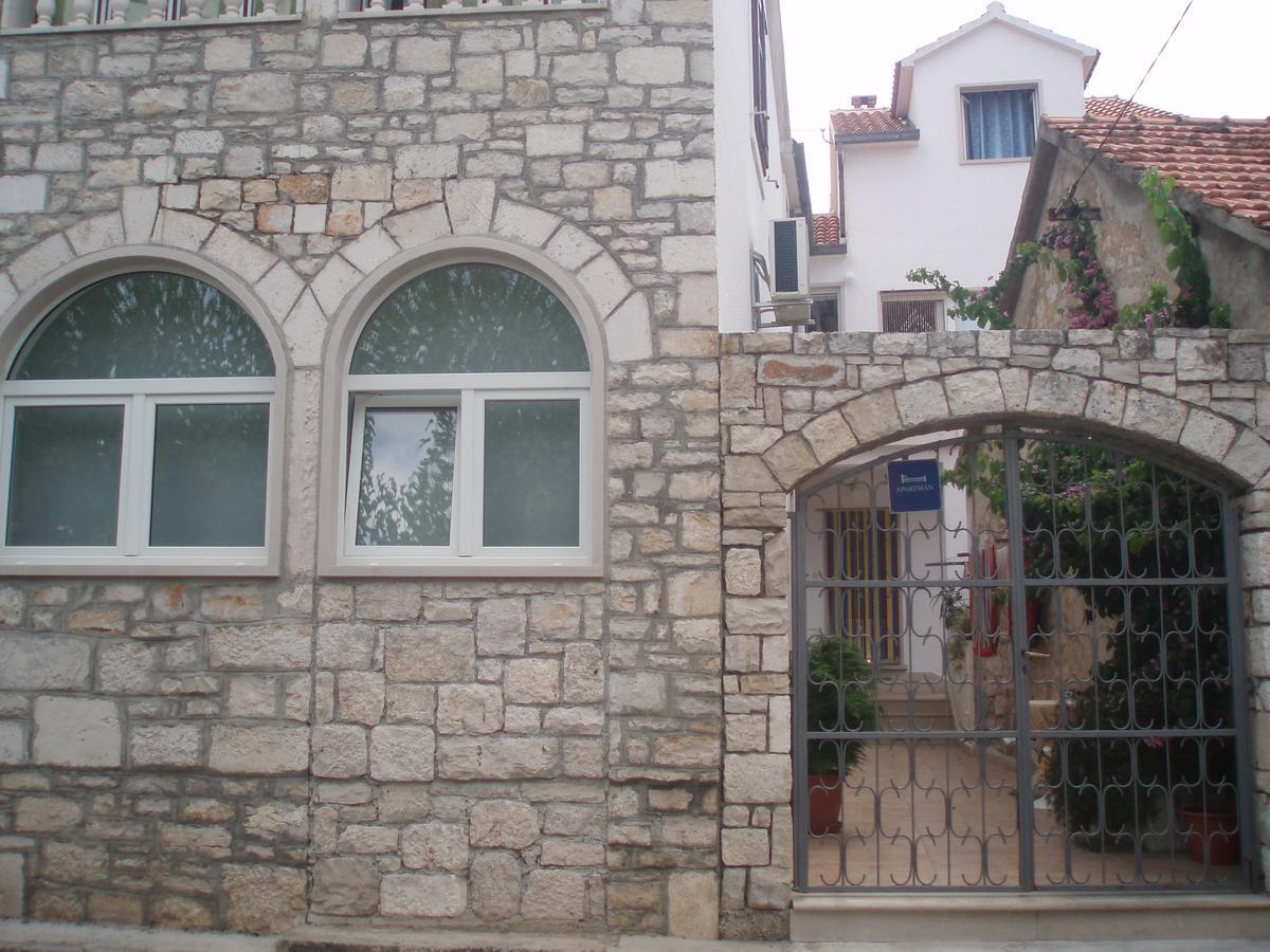 Old Town Center Apartments Supetar Exteriör bild